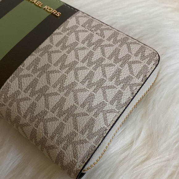 Michael Kors Jet Set Continental Wallet - Picture 6 of 16